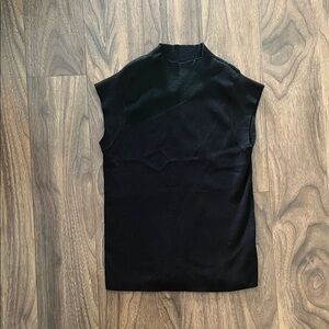 Commense Black Sleeveless Knit Top